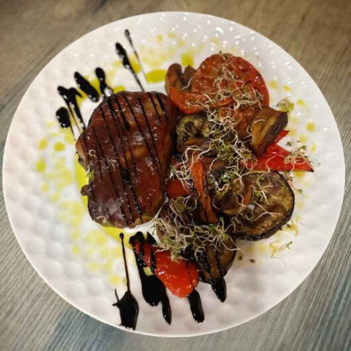 Буженина с овощами гриль