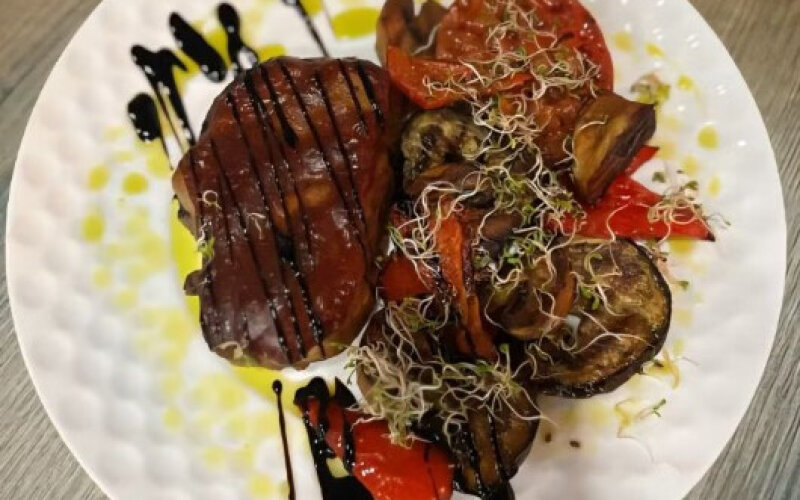 Буженина с овощами гриль