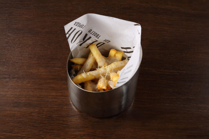 Картофель фри с трюфельным соусом