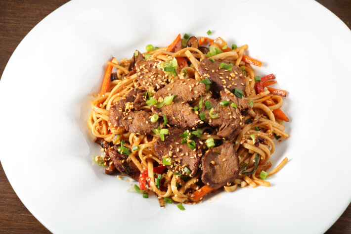 Говядина в пряном соусе с лапшой «Удон»