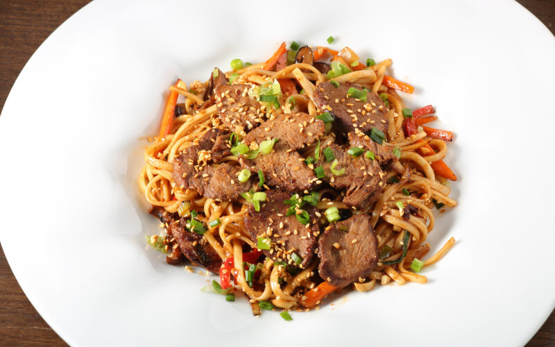 Говядина в пряном соусе с лапшой «Удон»