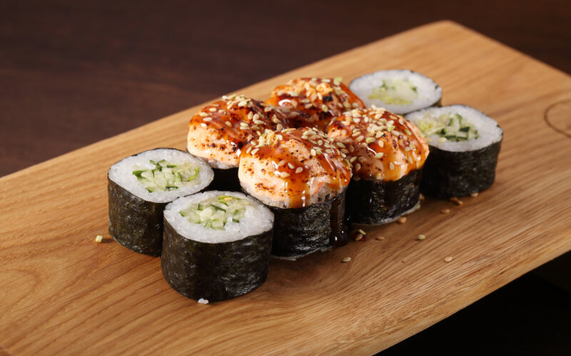 Запечённый ролл с лососем