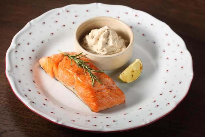 Филе лосося с сырным муссом