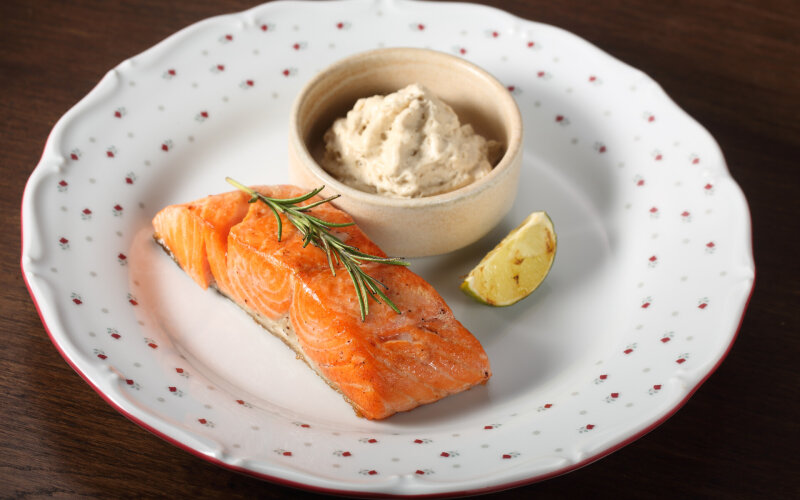 Филе лосося с сырным муссом