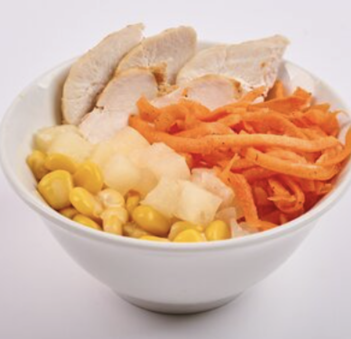 Салат с курицей и ананасами