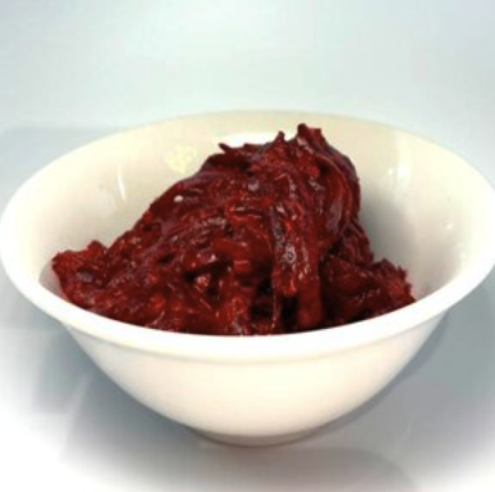 Салат со свеклой, чесноком и маринованным огурцом