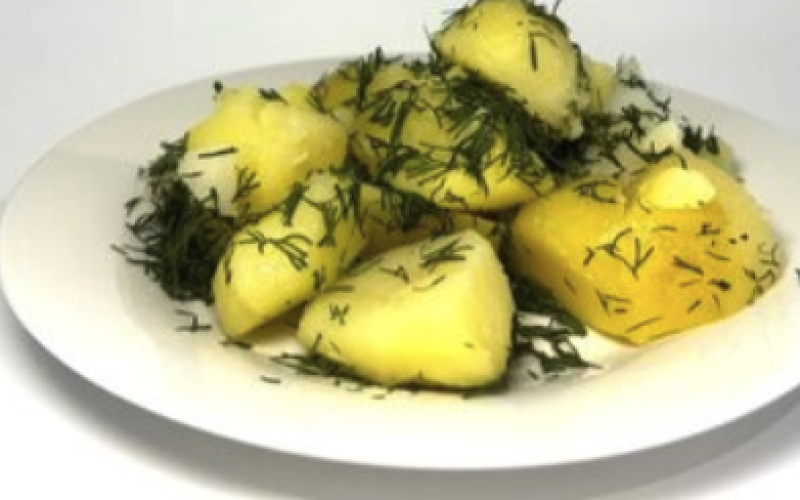 Картофель отварной с укропом