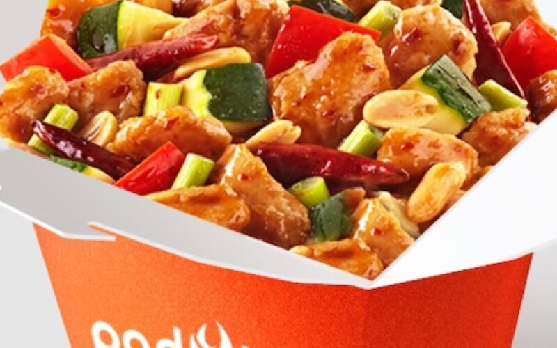 Курица Гунбао на рисе