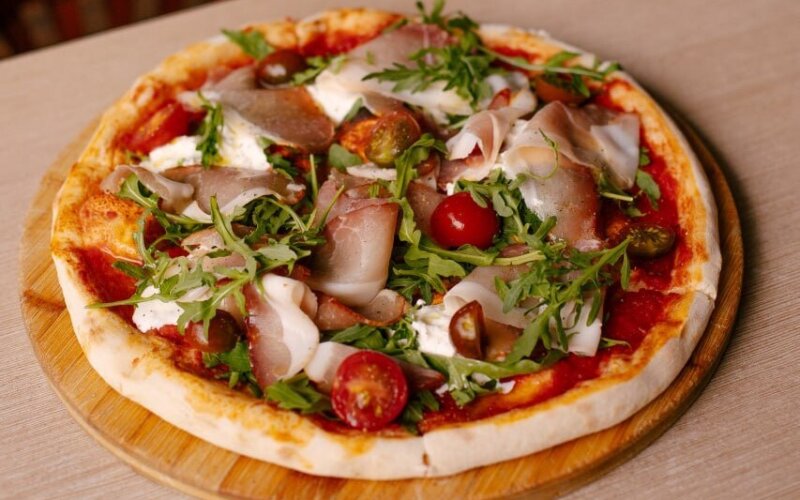 Пицца "Прошутто со страчателлой"