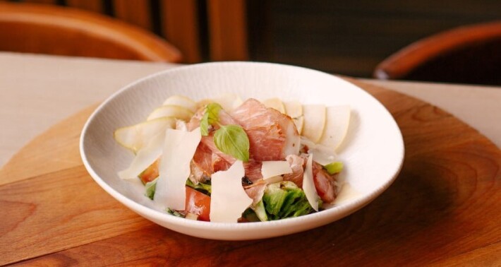 Салат с прошутто