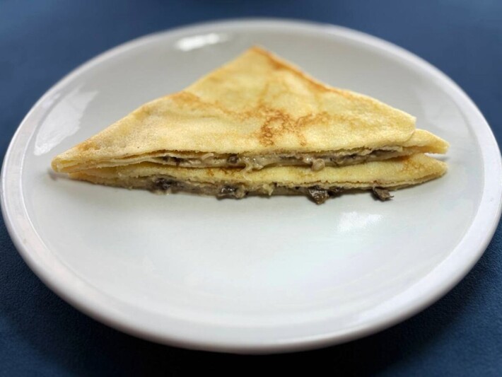 Блинчик с грибами и сыром «Пармезан»