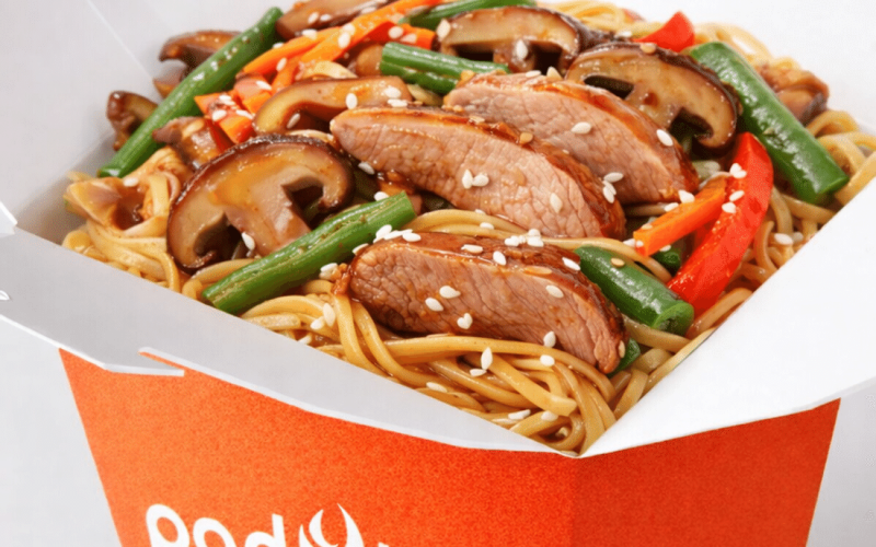 Утка с шиитаке в перечном соусе с яичной лапшой