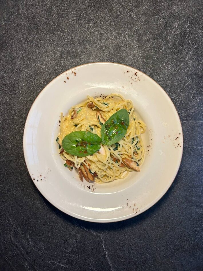 Паста с курицей и шпинатом