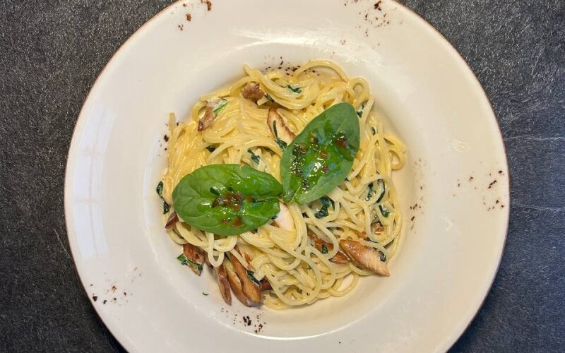 Паста с курицей и шпинатом