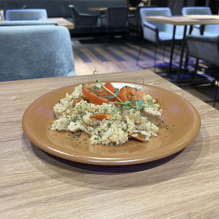 Плов с индейкой с помидором свежим