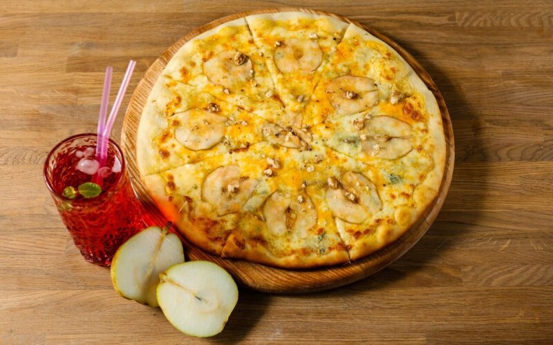 Пицца «Груша с дор блю»