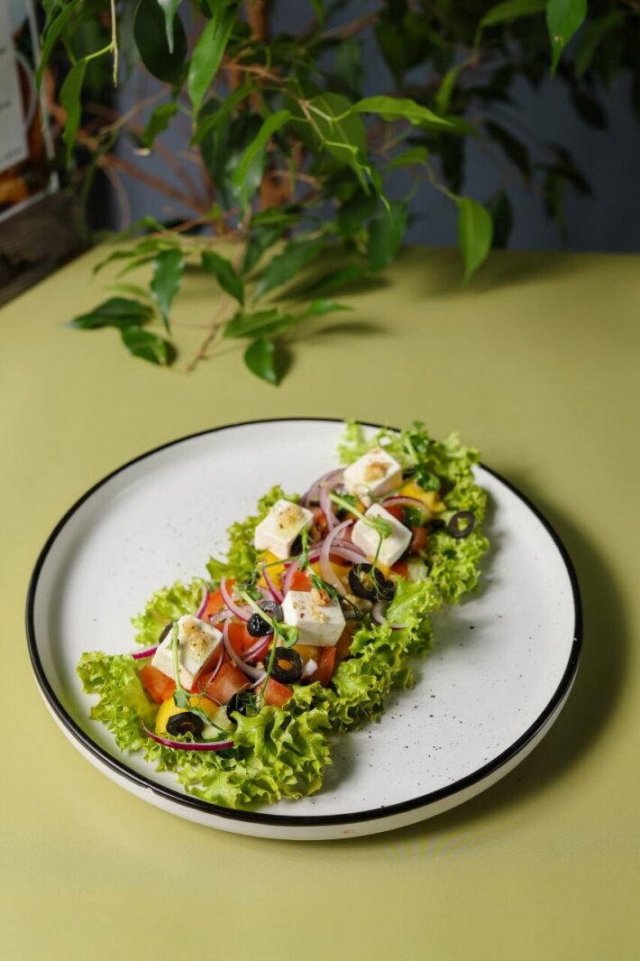 Салат «Овощной со сливочным сыром»