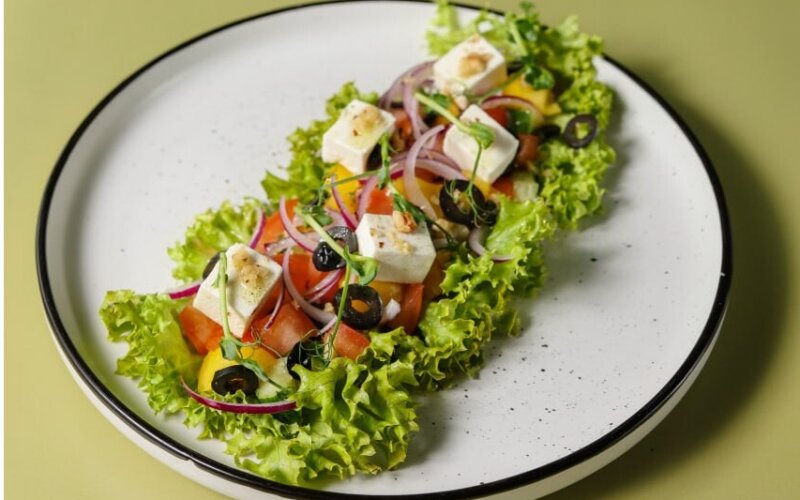 Салат «Овощной со сливочным сыром»