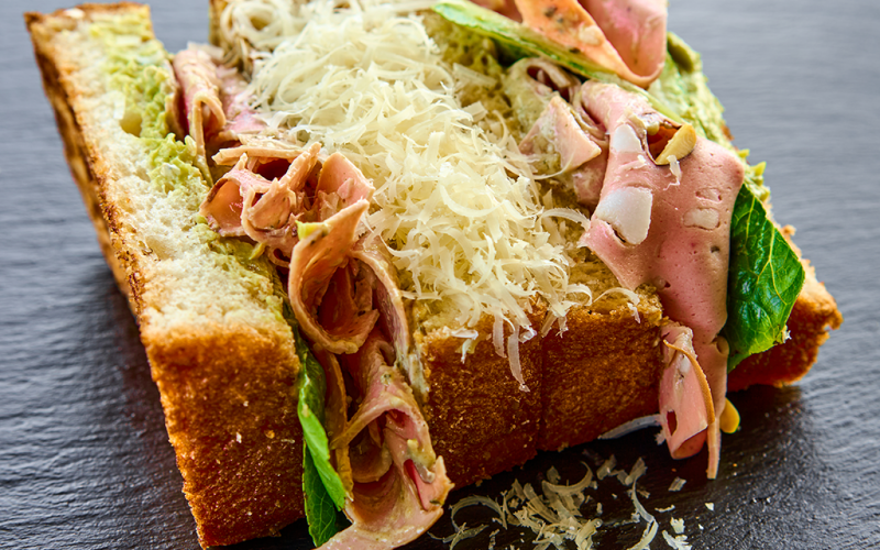 сендвич с мортаделлой