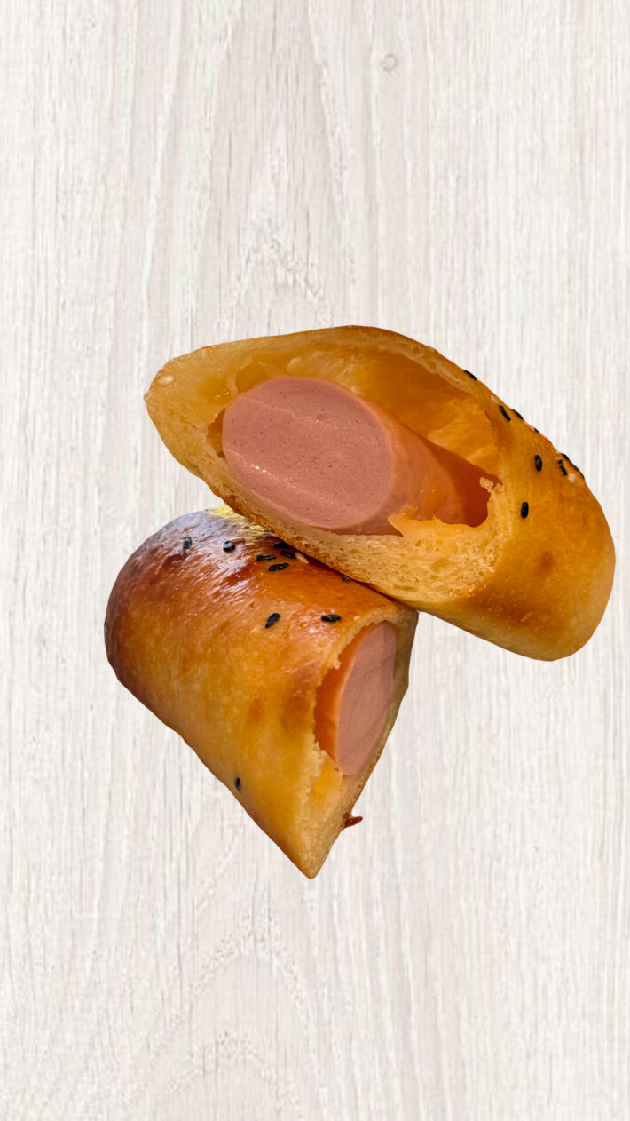 Сосиска в тесте с сыром