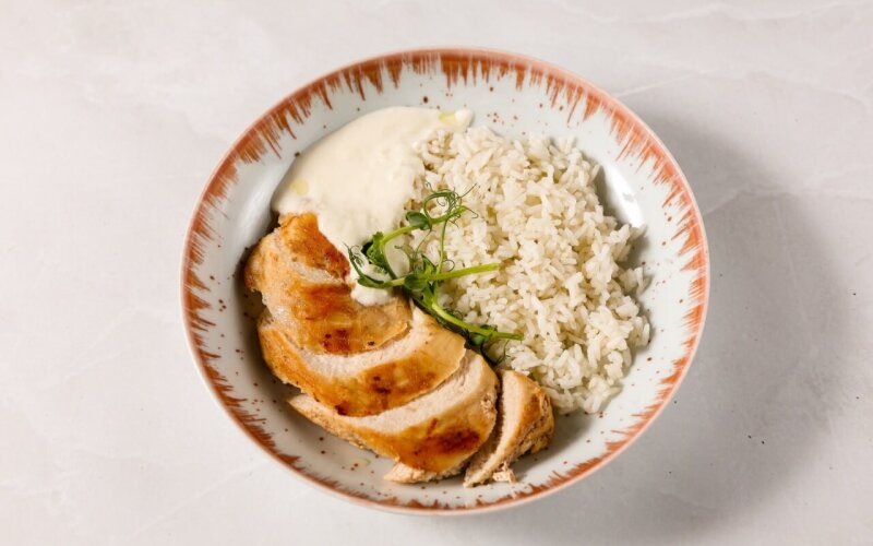 Филе куриное в сливочном соусе с рисом