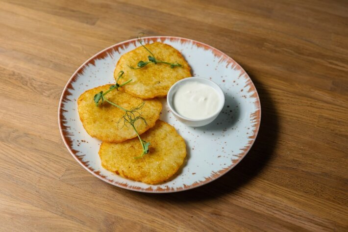 Драники со сметаной