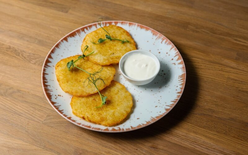 Драники со сметаной