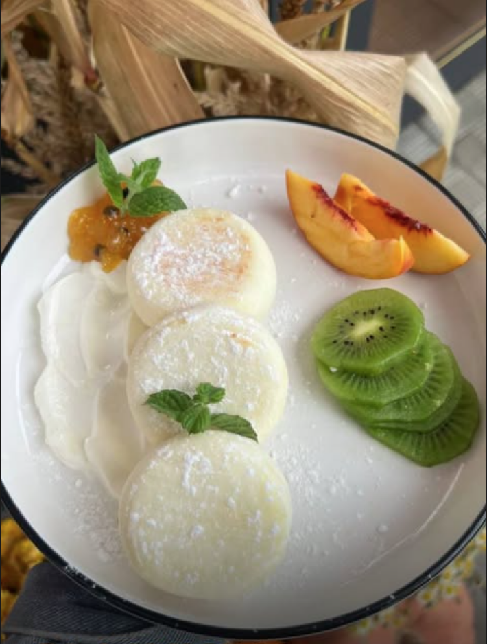 Сырники с фруктами