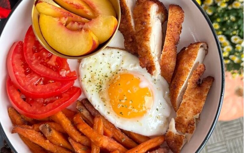 Сладкий батат с курицей в панировке