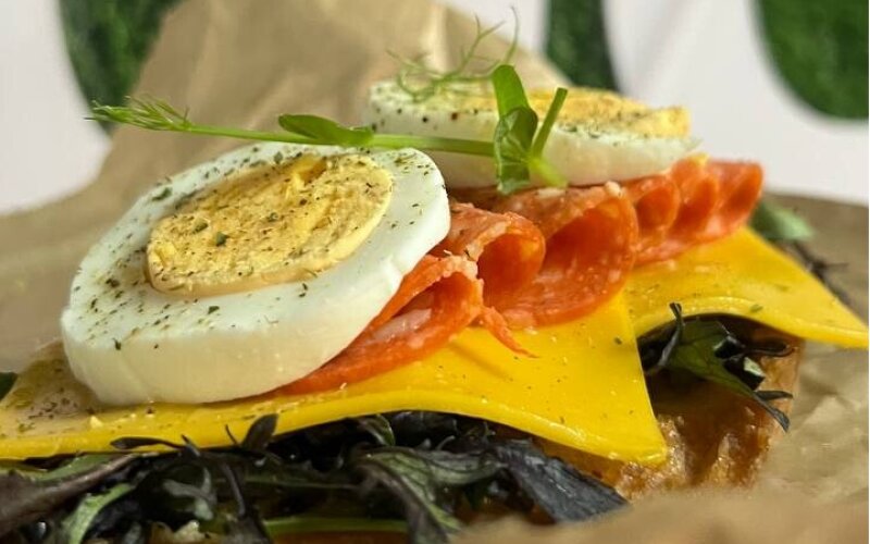 Тост с пепперони