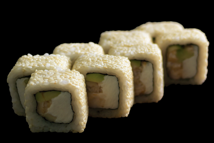 Ролл «Курица в кунжуте»