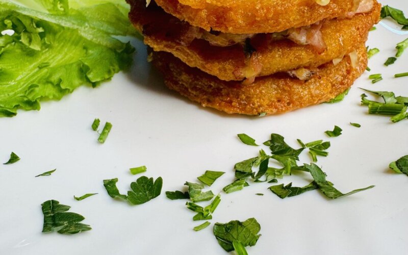 Драники с ветчиной, сыром и грибами