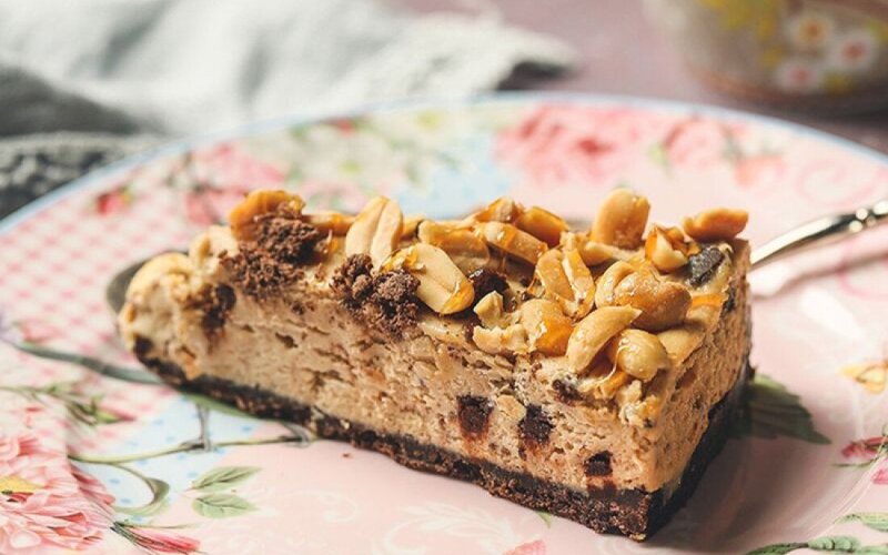 Торт «Чизкейк», карамельный с арахисом