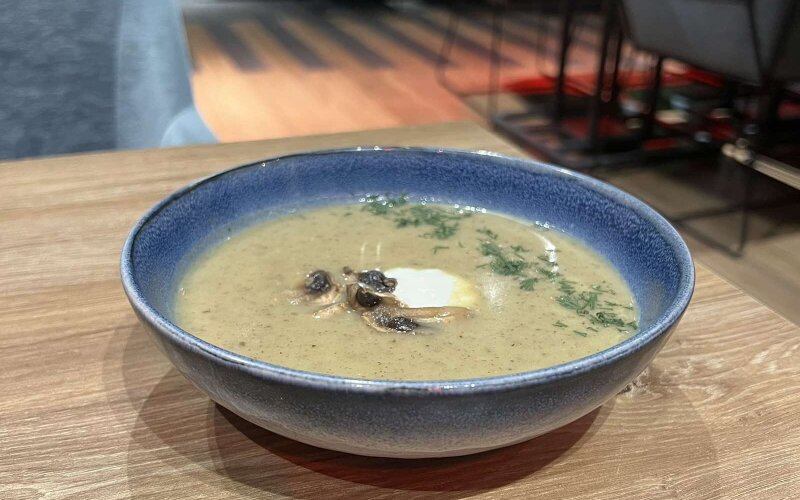 Похлебка грибная со сметаной