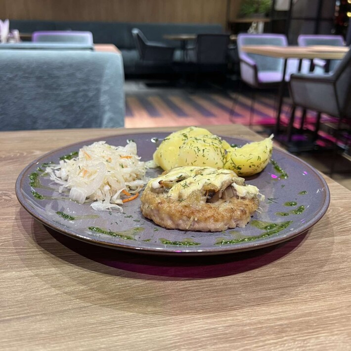 Котлетка, запеченная с грибами