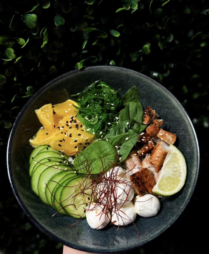 Поке «С угрём»