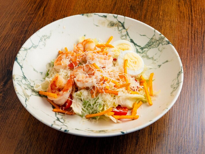 Салат  «Цезарь» с куриным бедром