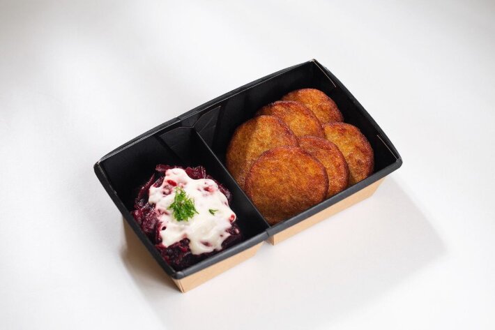 Драники с салатом из свеклы