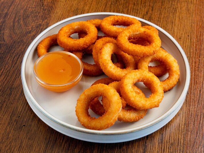 Луковые кольца с соусом