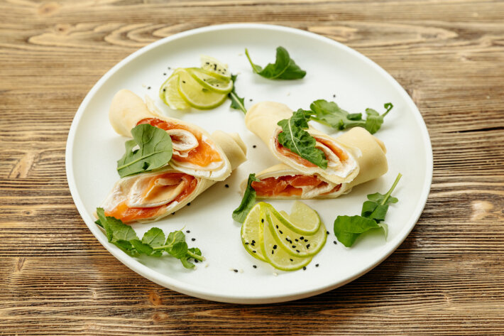 Блины с лососем и крем чизом