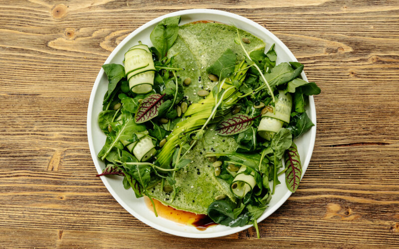 Зеленый омлет со шпинатом