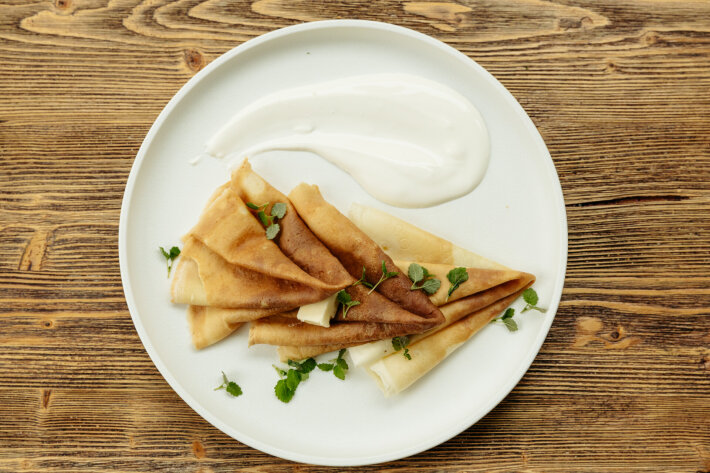 Блины со сметаной