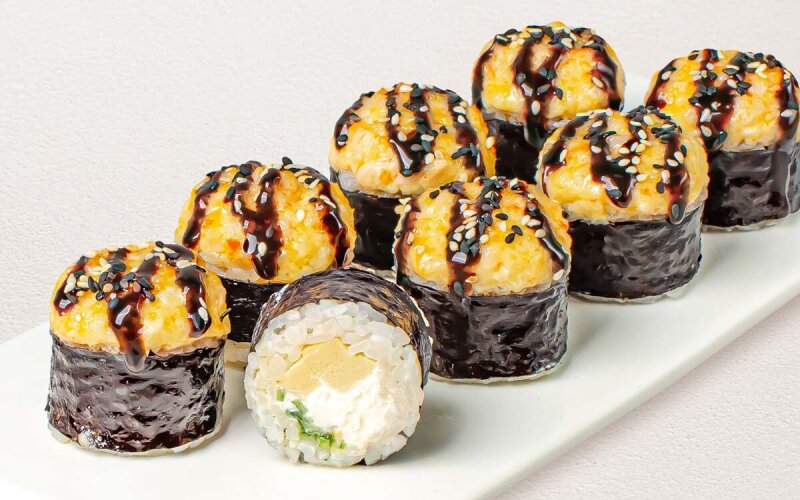 Запеченный с тигровой креветкой ролл