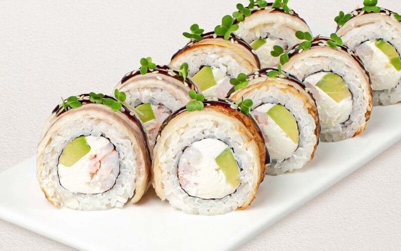 Ролл «Филадельфия» в угре с тигровой креветкой