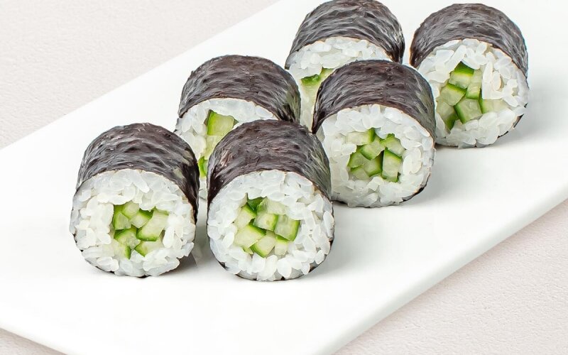 Ролл с огурцом