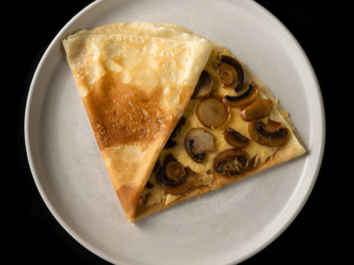 Блин с сыром и грибами