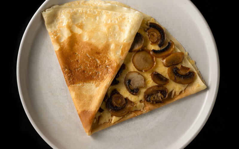 Блин с сыром и грибами