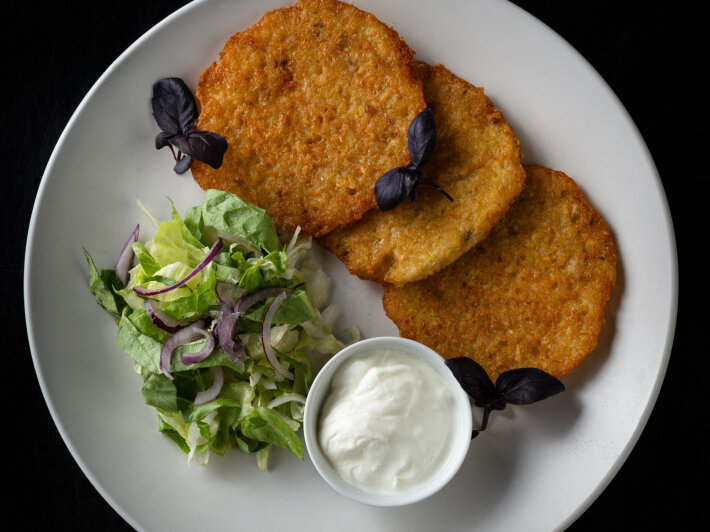 Драники со сметаной