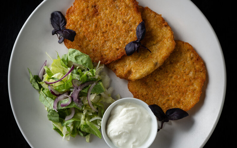 Драники со сметаной