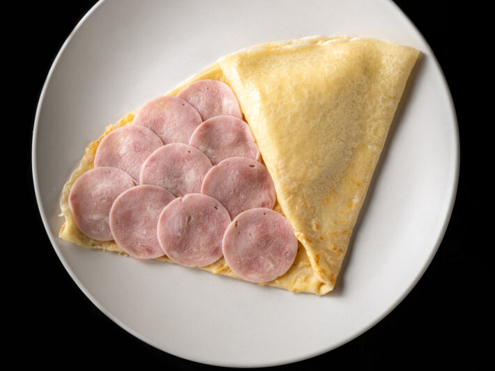 Блин с сыром и ветчиной